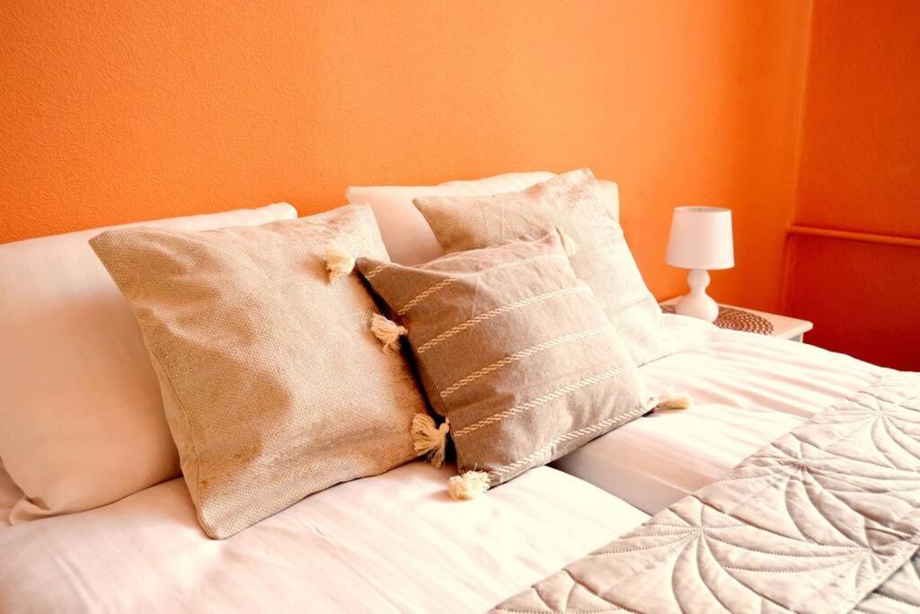 Spacious Old Town Family Peachy 2 Bedrooms Apartment, Nearby The Riga Presidential Castle 外观 照片