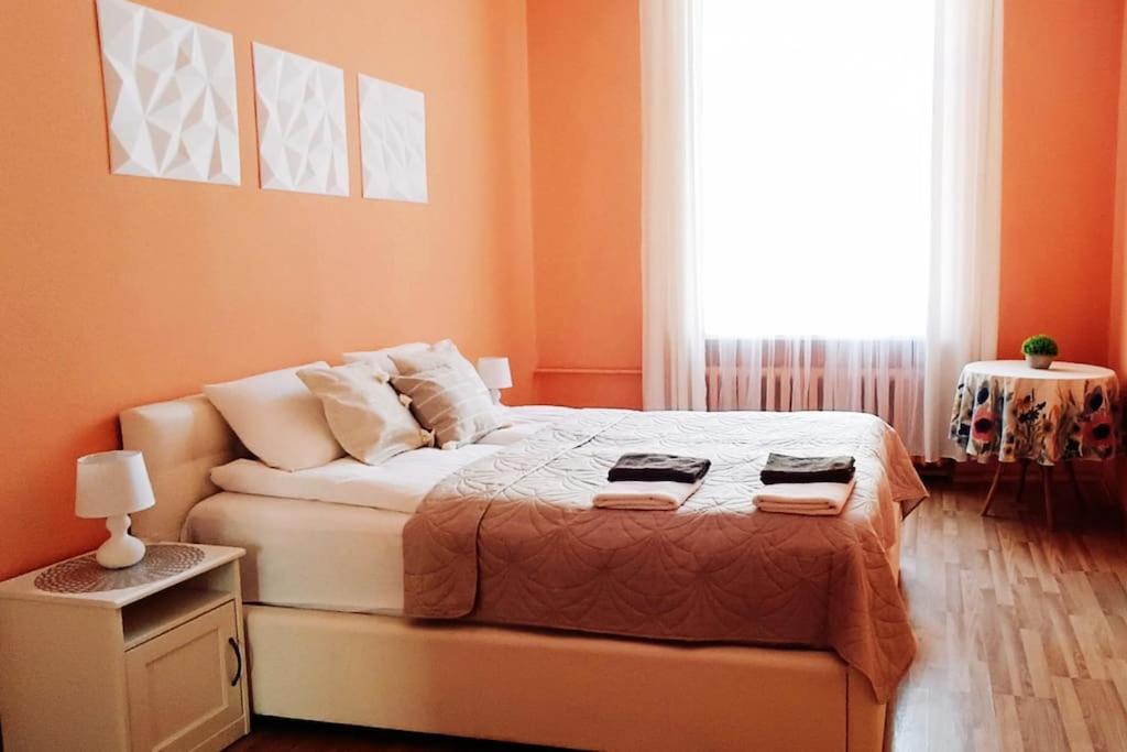 Spacious Old Town Family Peachy 2 Bedrooms Apartment, Nearby The Riga Presidential Castle 外观 照片