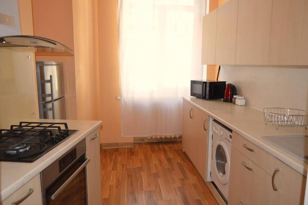 Spacious Old Town Family Peachy 2 Bedrooms Apartment, Nearby The Riga Presidential Castle 外观 照片