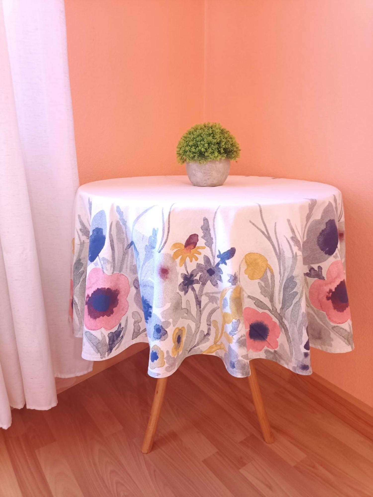 Spacious Old Town Family Peachy 2 Bedrooms Apartment, Nearby The Riga Presidential Castle 外观 照片